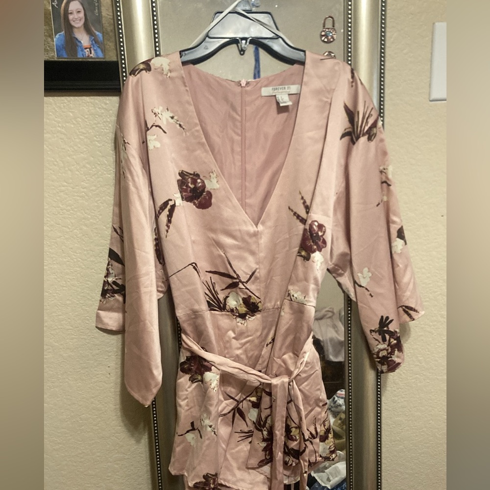 Beautiful kimono romper in pink satin